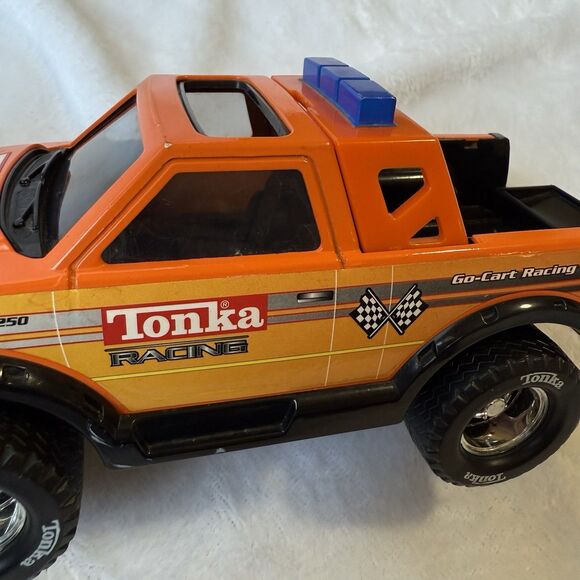 VINTAGE TONKA PICK UP TRUCK - TONKA GO-CART RACING - HASBRO 2002 - Picture 13 of 16